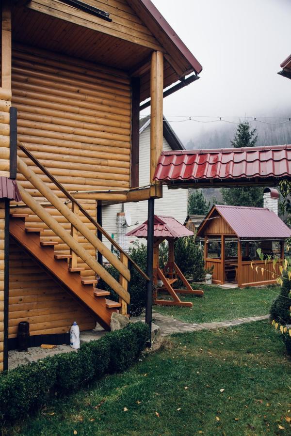 Cottage Nezabudka ヤレムチャ エクステリア 写真